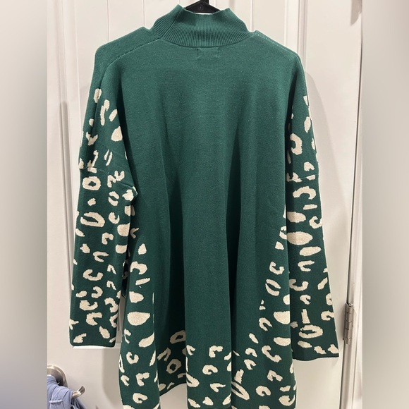 Women’s Green Leopard Print Turtleneck Sweater - Picture 4 of 4